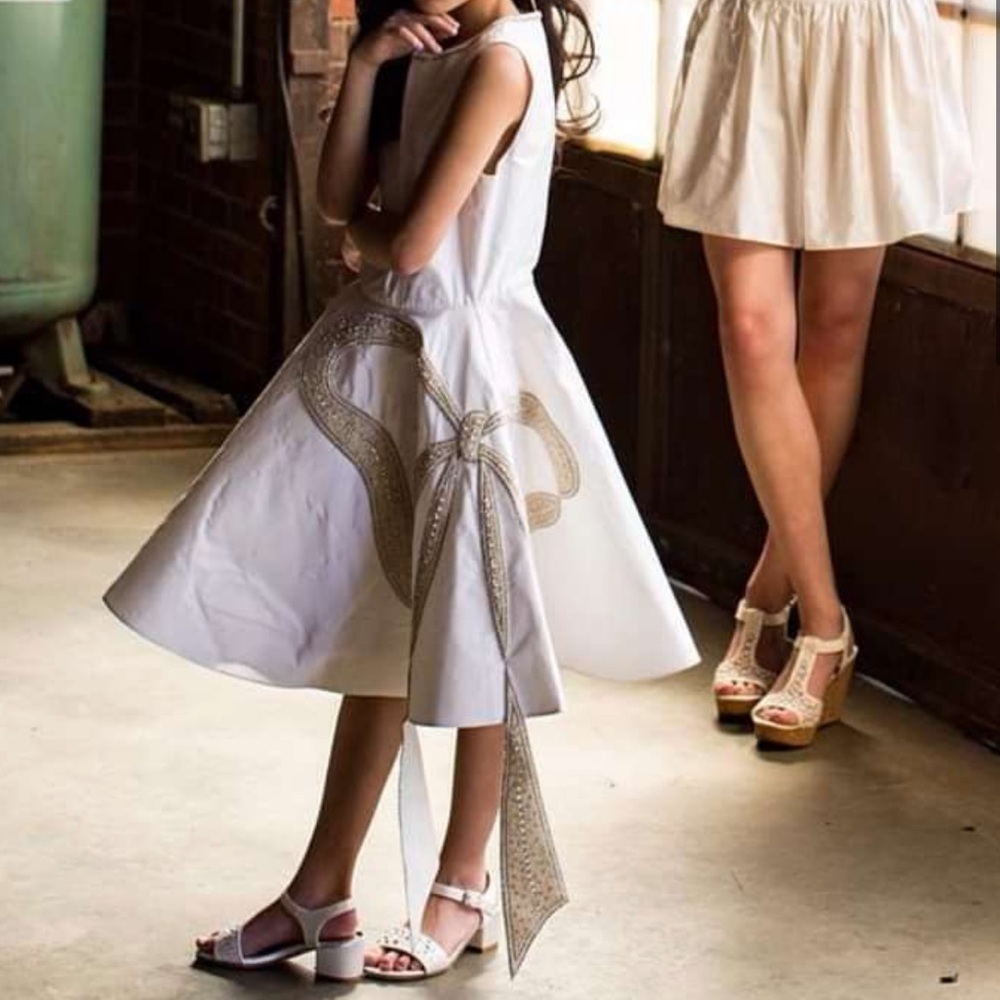 NWT Little Ossai‎ Luxury Children’s White Dress with Bow Embellishment Size 10